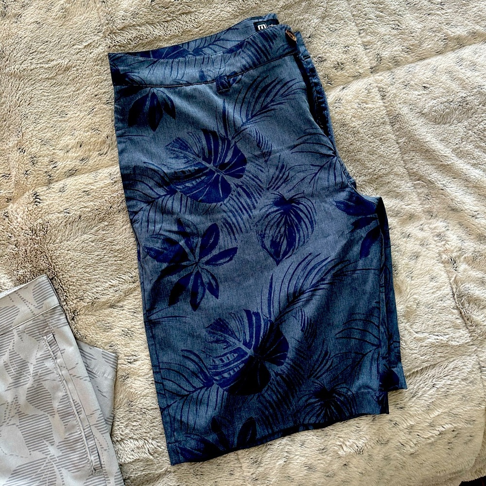 Travis Mathew’s Shorts men’s size 36